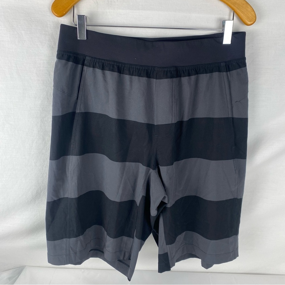Lululemon Pace Breaker Shorts Large 9” Inseam Black Gray Striped Training